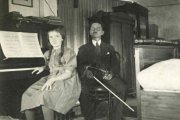 Ferdinand Babel s dcerou Elsou v domě čp. 3, Vrchová, začátek 40. let 20. století